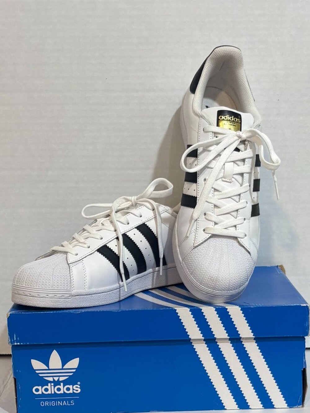 Men's Adidas Superstar White/Black Snakers U.S. Size 10.5
